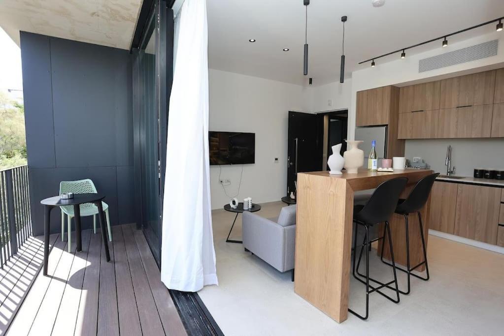 Luxury Flat 212 *
